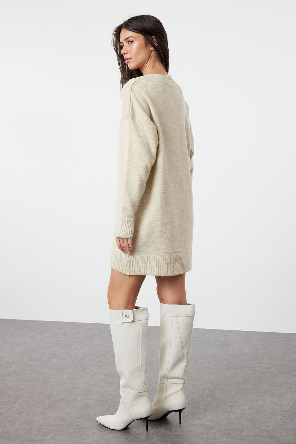 TRENDYOLMILLA Antrasit Mini Triko Genis Kal?p Yumusak Dokulu Elbise TWOAW24EL00086 фото 28