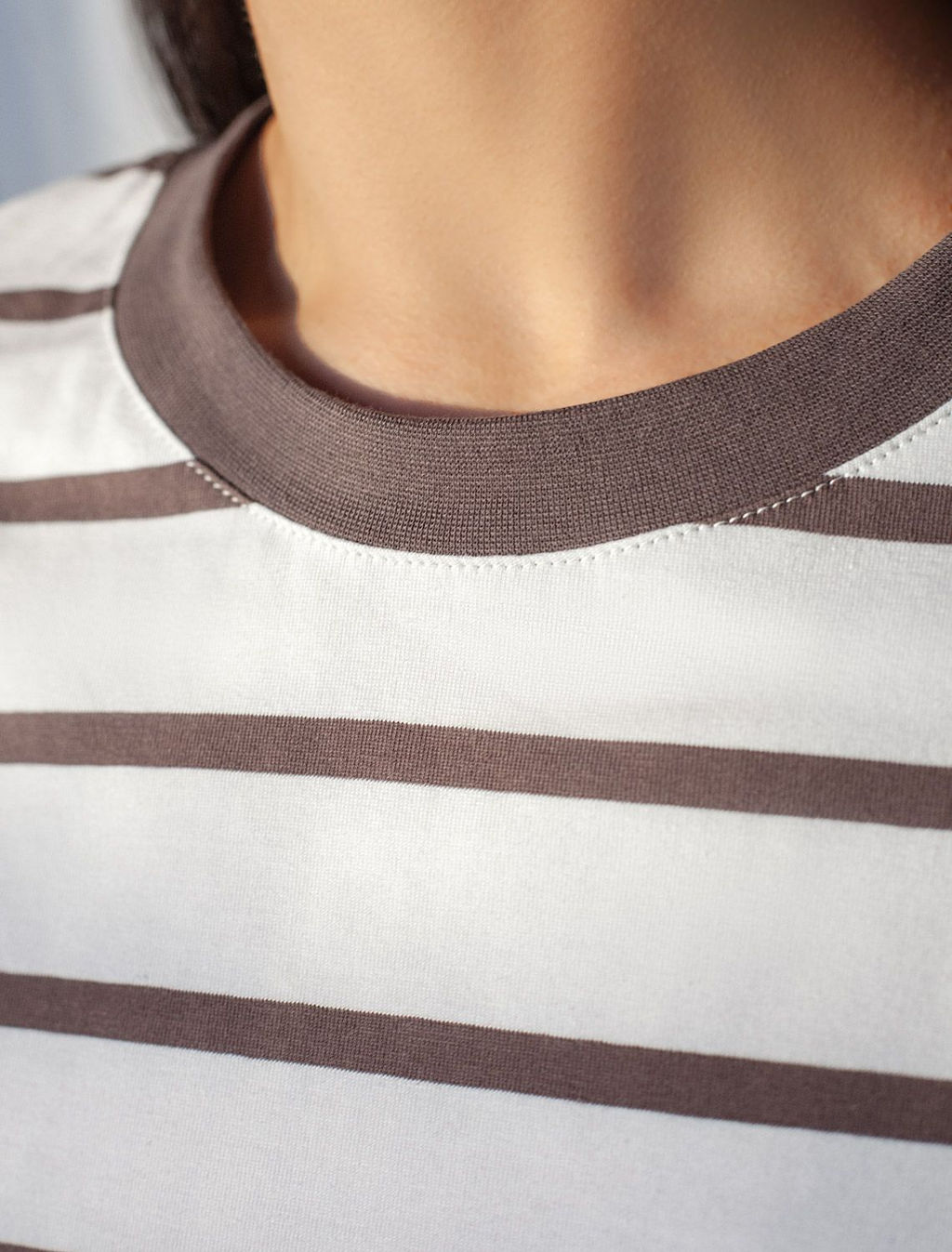 Свободная футболка в полоску из премиального хлопка с эластаном - Vilatte фото 2