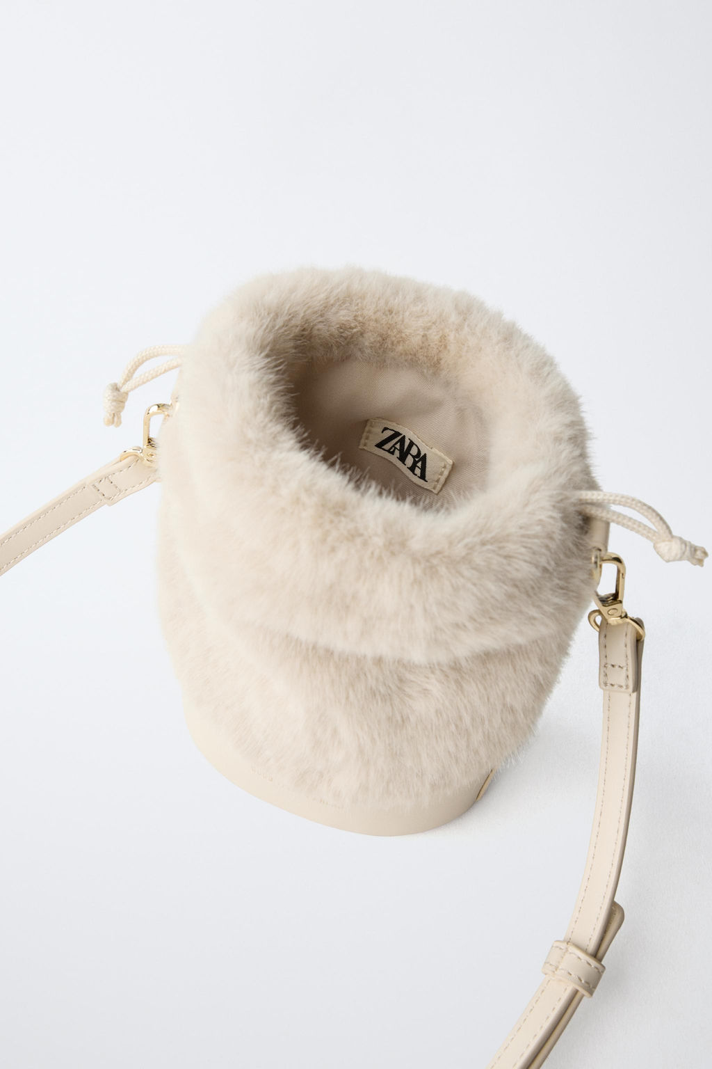 FAUX SHEARLING BUCKET BAG - Zara фото 5
