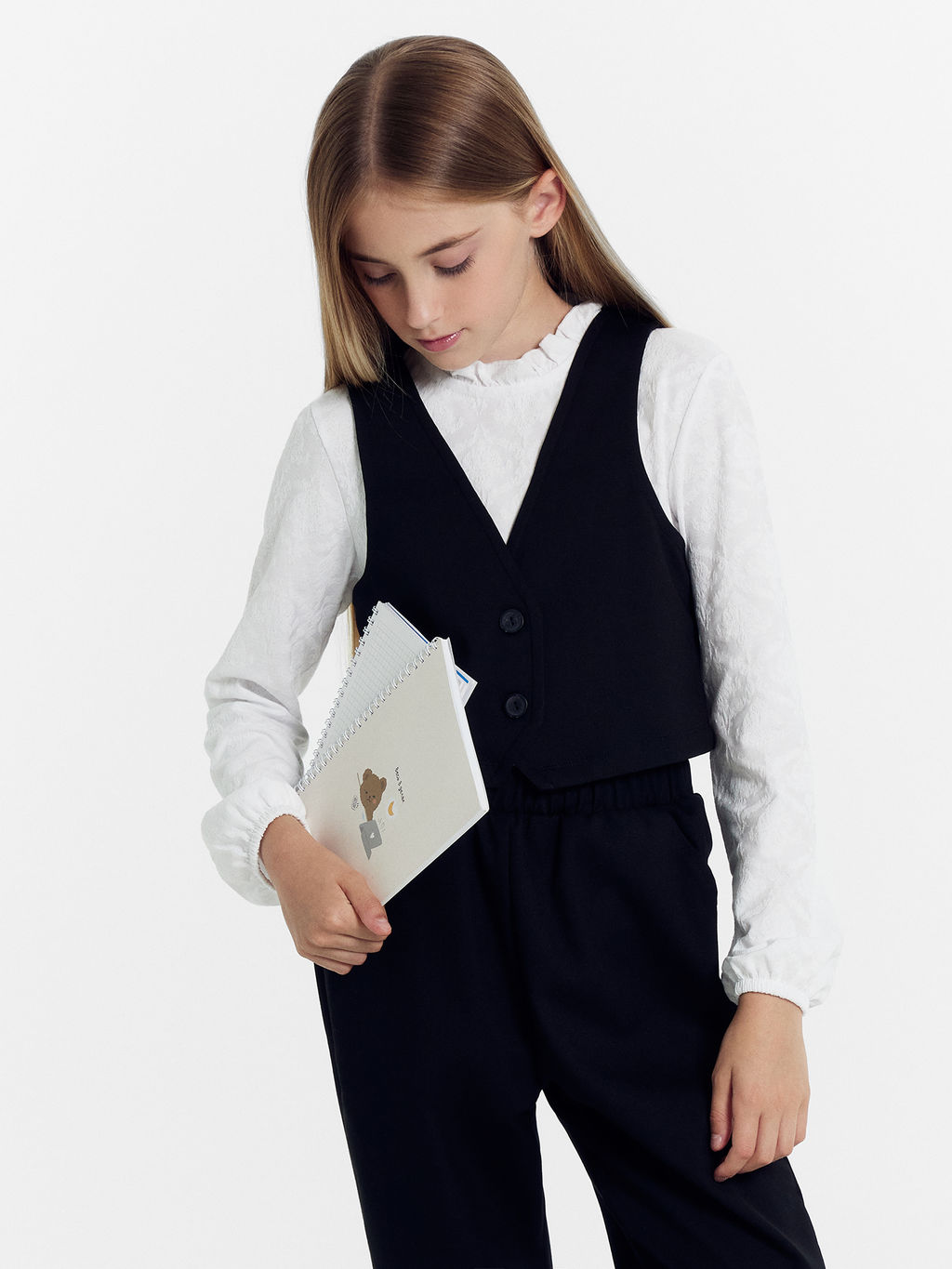 Укороченный жилет для девочек в черном цвете