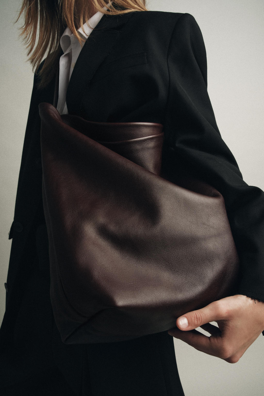 DOUBLE COMPARTMENT LEATHER BUCKET BAG - Zara фото 2