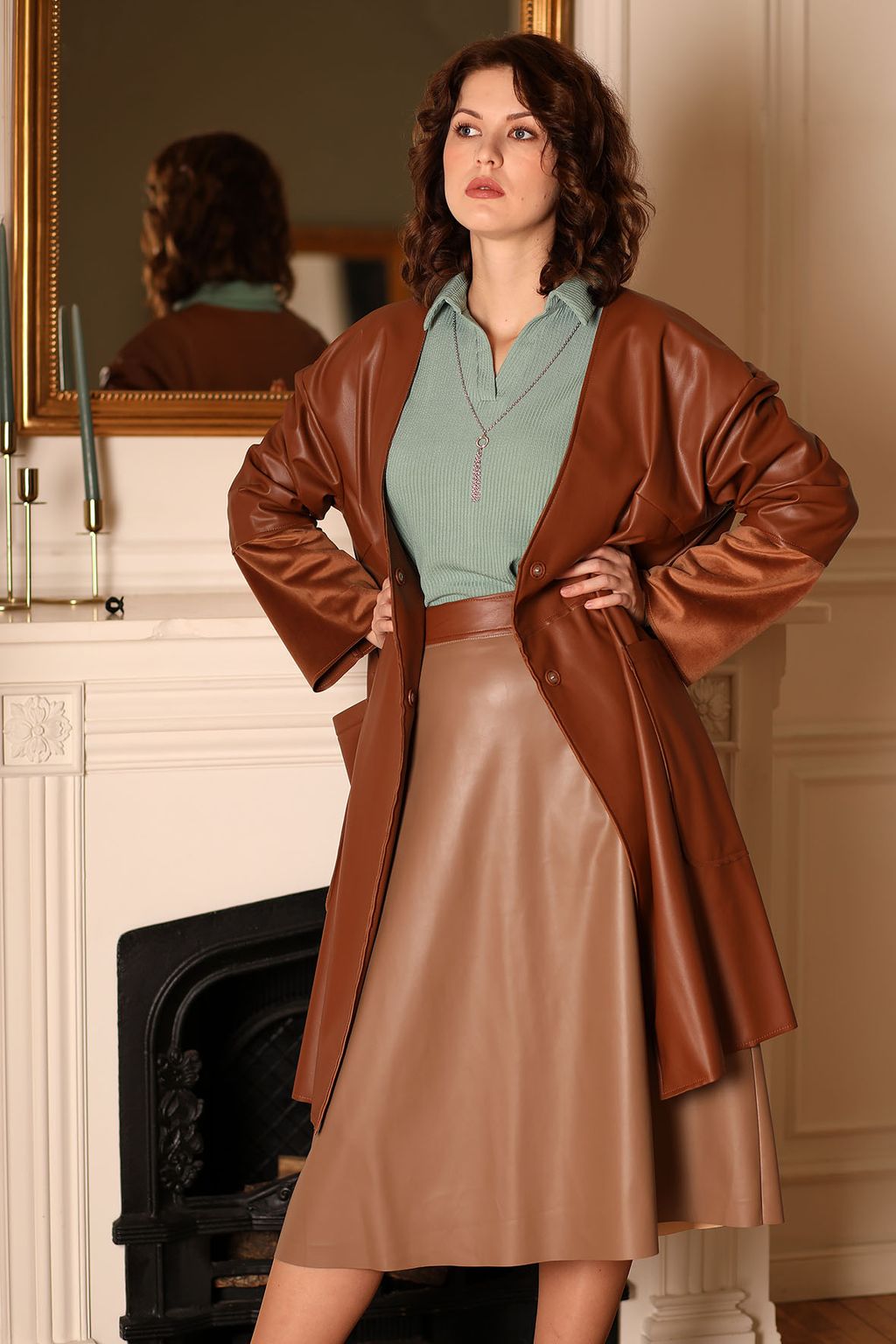 Пальто коричневое из экокожи осеннее plus size - Almond фото 3