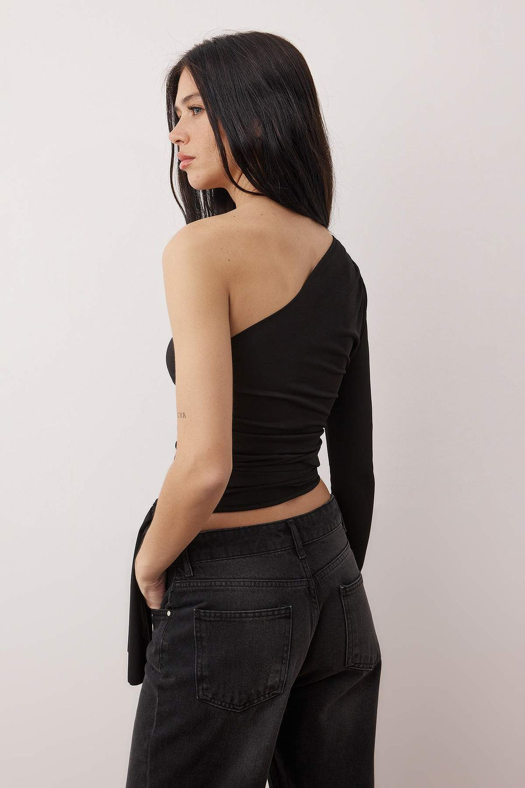 Siyah Fitted/Vucuda Oturan Baglama Detayl? Tek Kol Crop Esnek Orme Bluz TWOAW23BZ00094