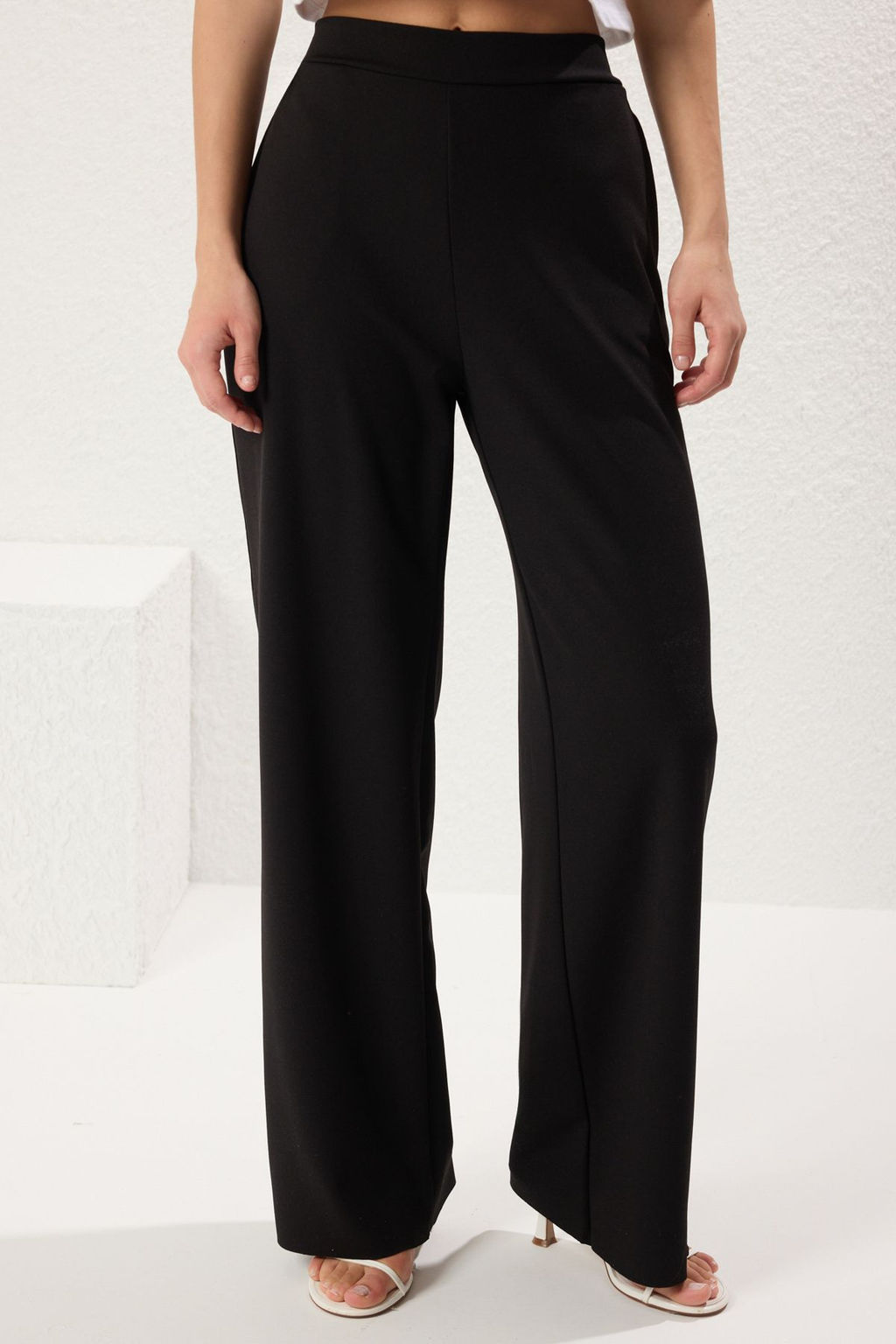 TRENDYOLMILLA Siyah Onu Duz Arkas? Lastikli Straight/Duz Kesim Yuksek Bel Orme Pantolon TWOSS25PL00053 фото 4