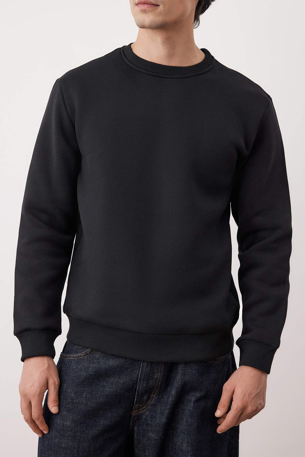 Siyah Regular/Normal Kesim Bisiklet Yaka Kal?n/Ici Sardonlu Sweatshirt TMNAW26SW00018 - Trendyolmilla фото 3