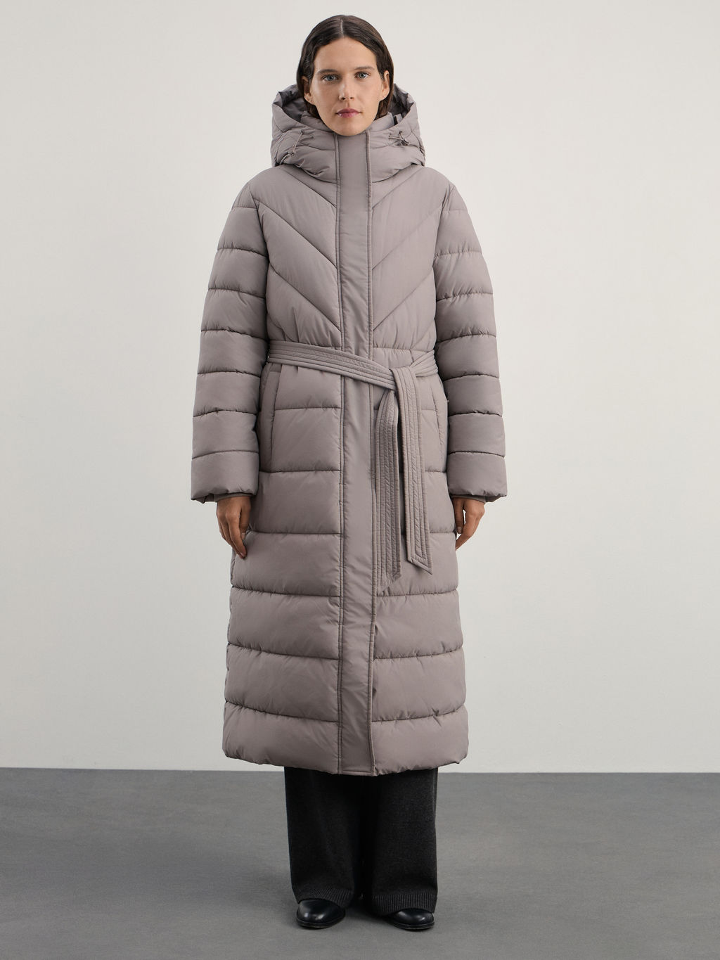 Стеганое пальто с капюшоном на поясе / Zarina  фото 2