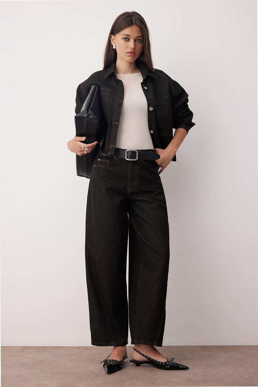 Siyah Orta Bel Dikis Detayl? Baggy Genis Kal?p Jeans TWOAW26JE00121
