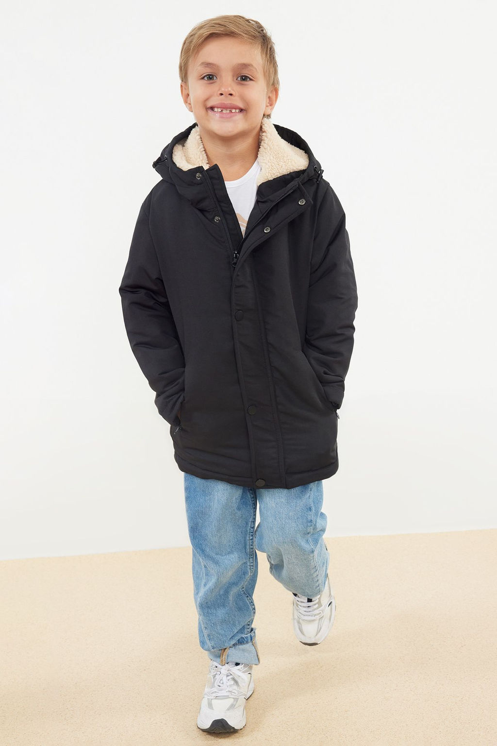 Siyah Erkek Cocuk Kapusonlu Mevsimlik Cepli Mont TKDAW25MO00008 - Trendyolmilla фото 2
