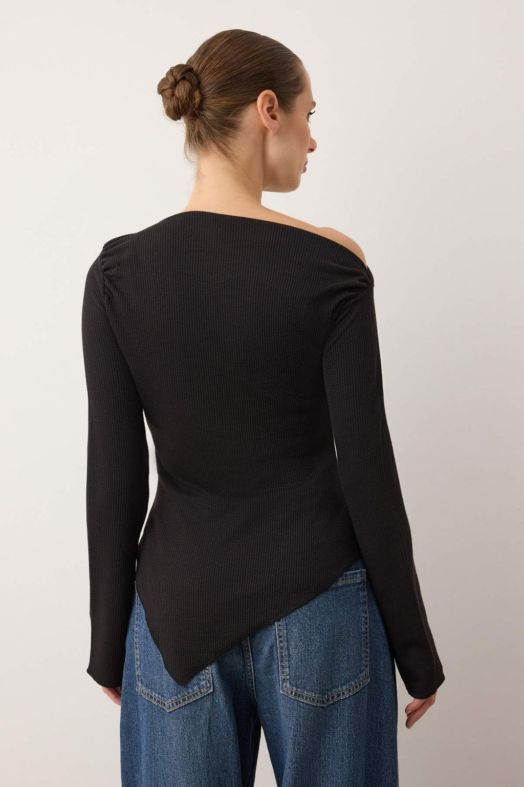 Siyah Drapeli Kay?k Yaka Asimetrik Esnek Uzun Kol Orme Bluz TWOAW24BZ00393