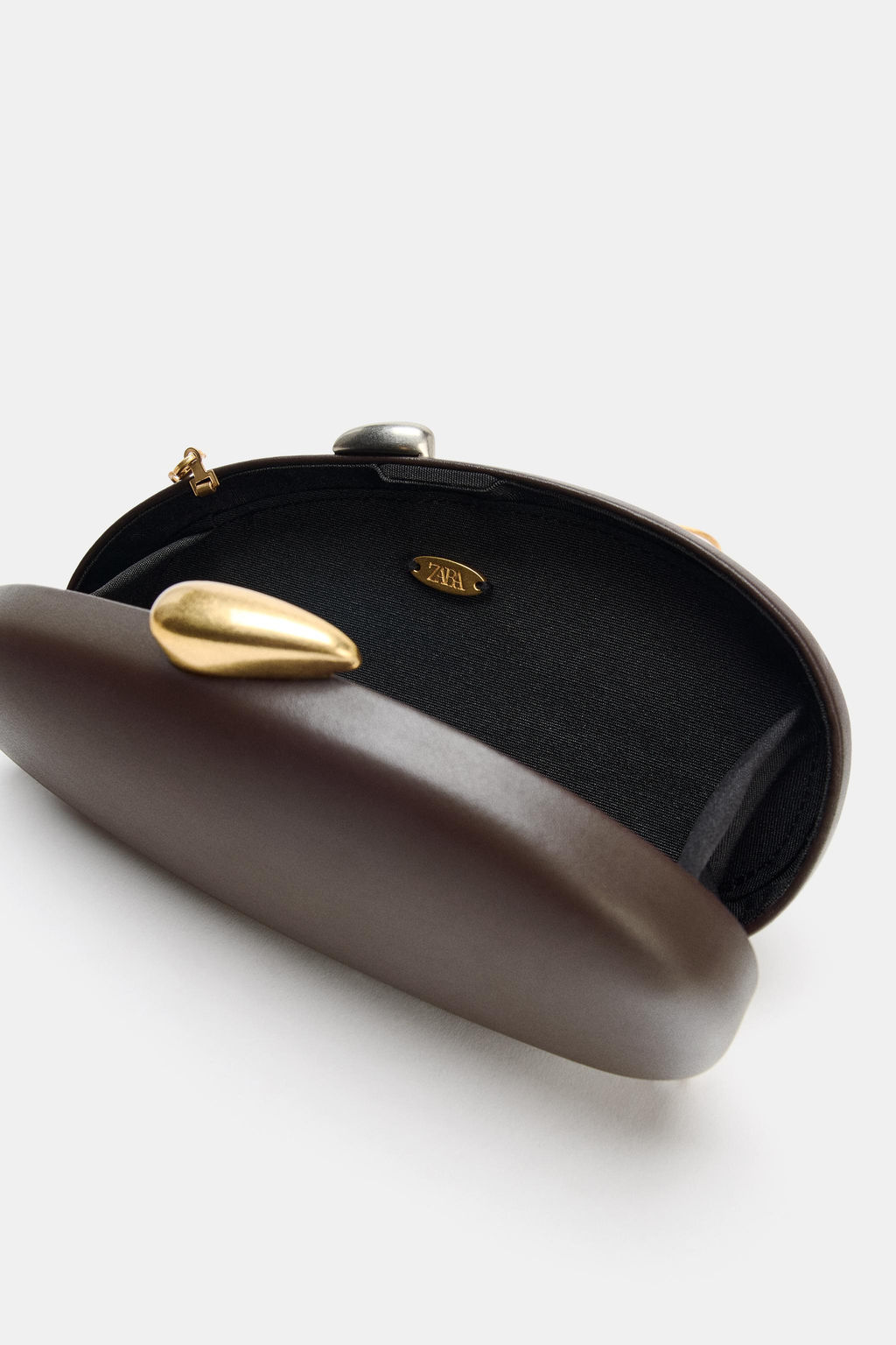 METALLIC CLOSURE CLUTCH