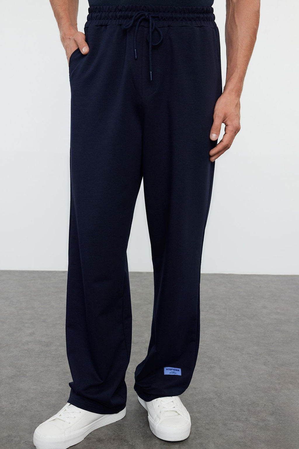 TRENDYOL MAN Lacivert Oversize/Rahat Kesim Lastik Belli Pacas? Etiketli Esofman Alt? TMNSS24EA00006