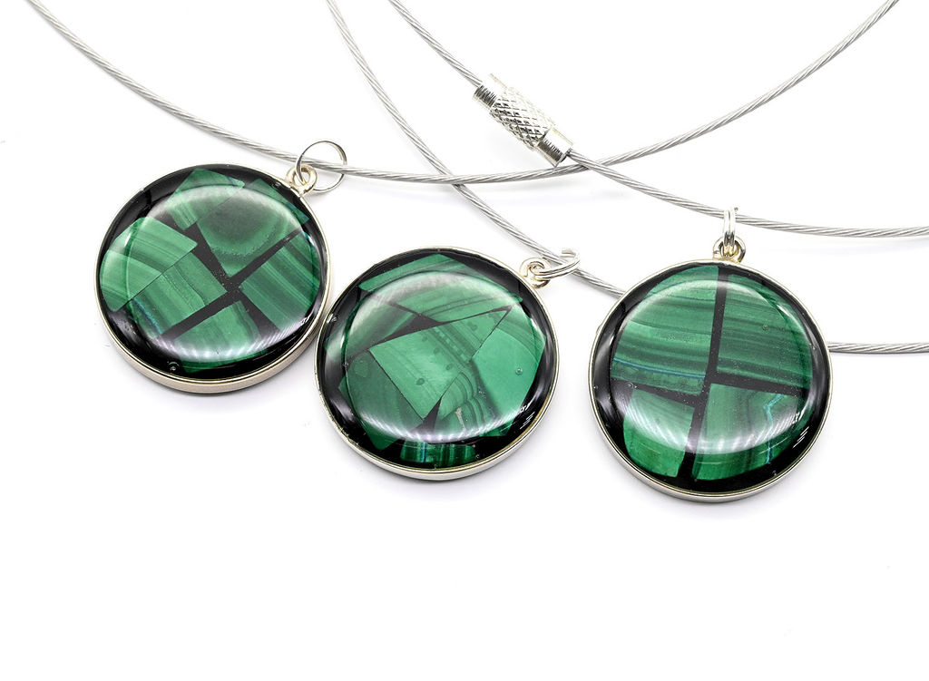 Кулон "Мозаика" на чокере из малахита 25мм-26мм.