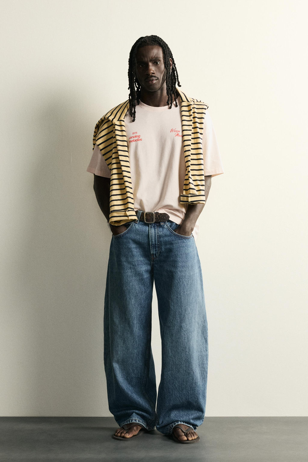 CAMISETA RELAXED FIT TEXTOS LAVADOS / Rosa