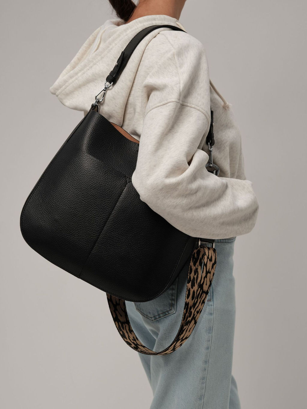 Сумка кожаная на плечо Azaro 30868 черный