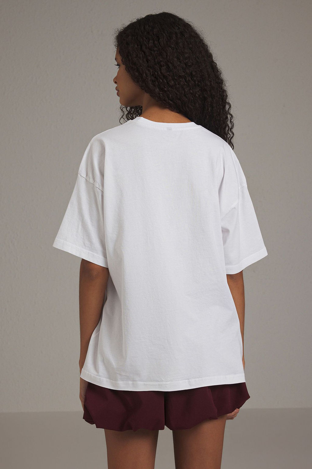 TRENDYOLMILLA Lacivert Kiraz Bask?l? Oversize/Genis Kal?p Orme T-Shirt TWOSS25TS00122  фото 16