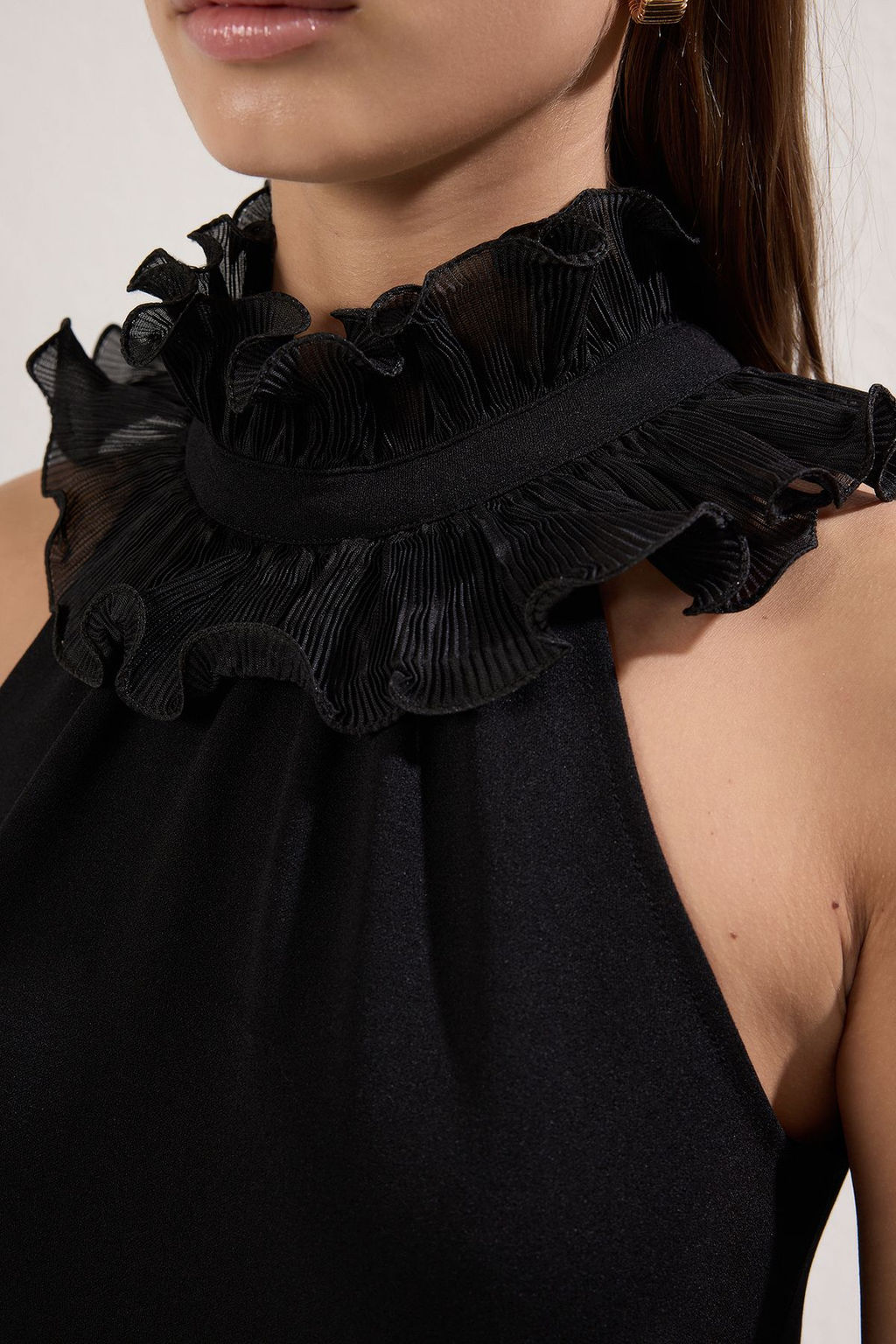 TRENDYOLMILLA Siyah Duz Midi Yaka Detayl? Krep Esnek Orme Elbise TWOSS25EL00065