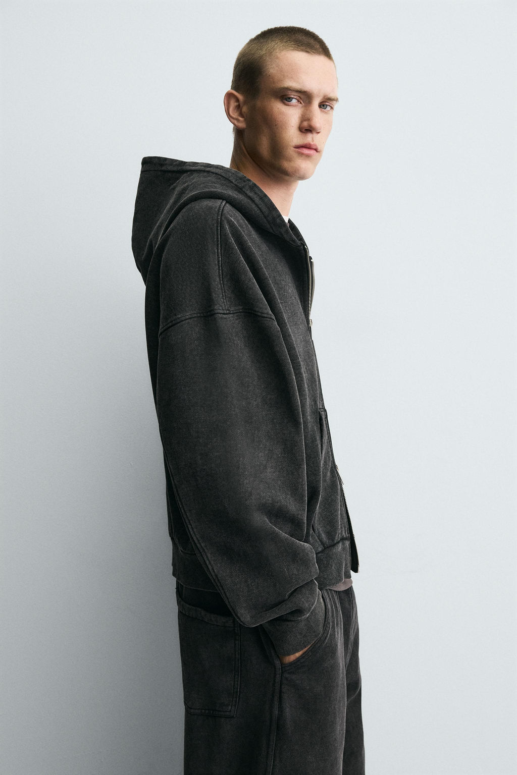 SUDADERA LAVADA CREMALLERA CAPUCHA / Gris oscuro - Zara фото 6