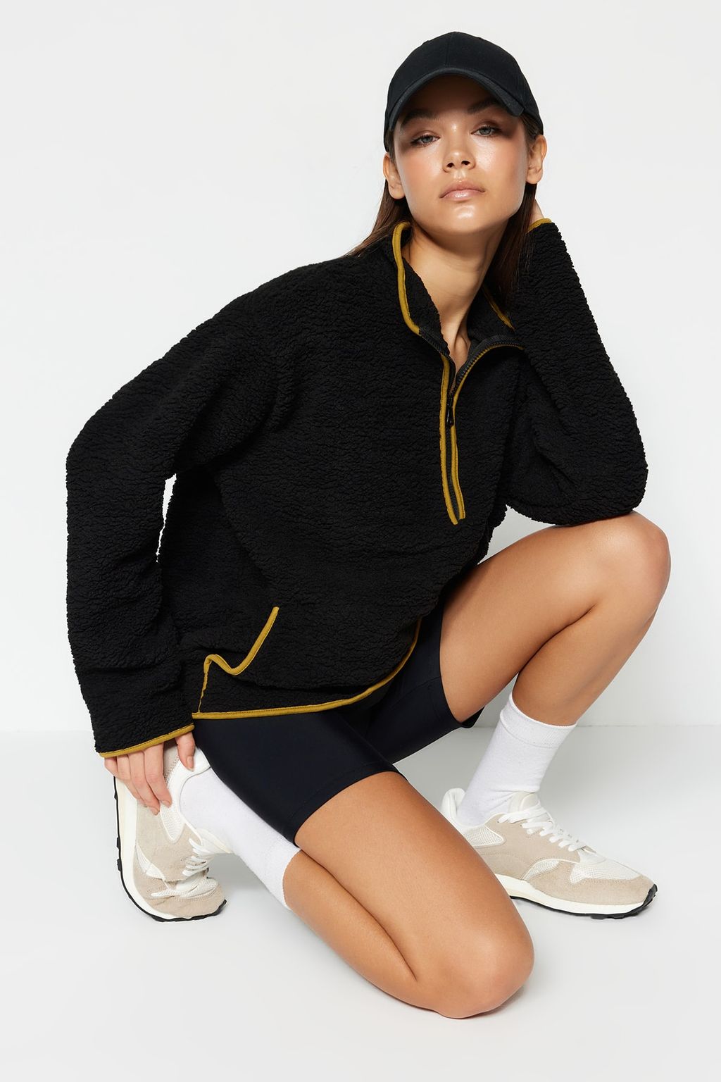 Siyah Pelus Orme Spor Sweatshirt THMAW23SW00021