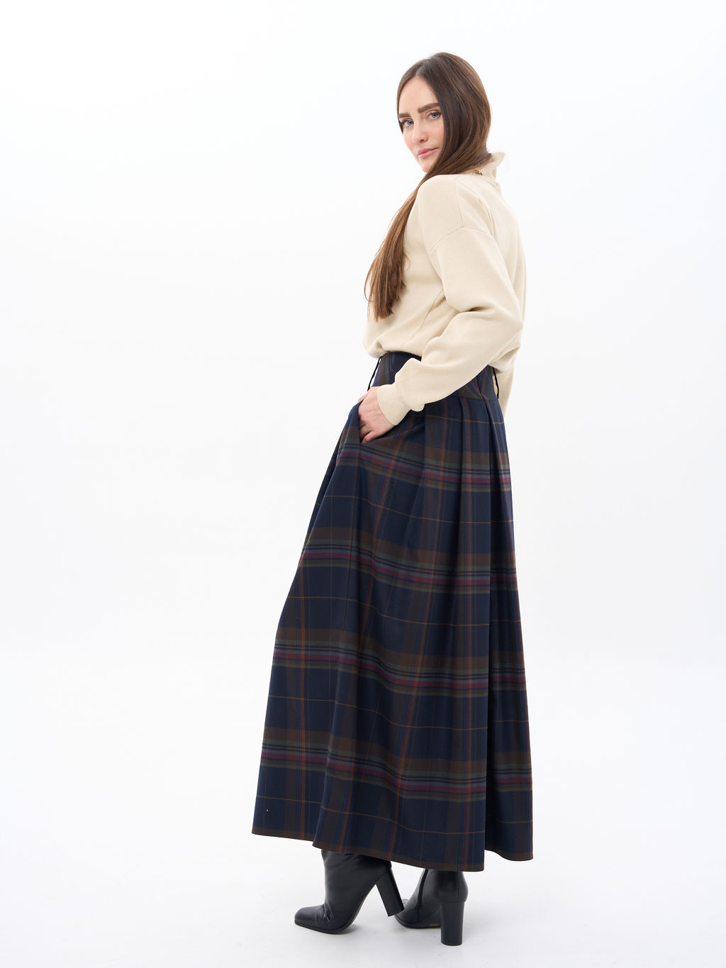Юбка, расклешенная от пояса к низу,клетка