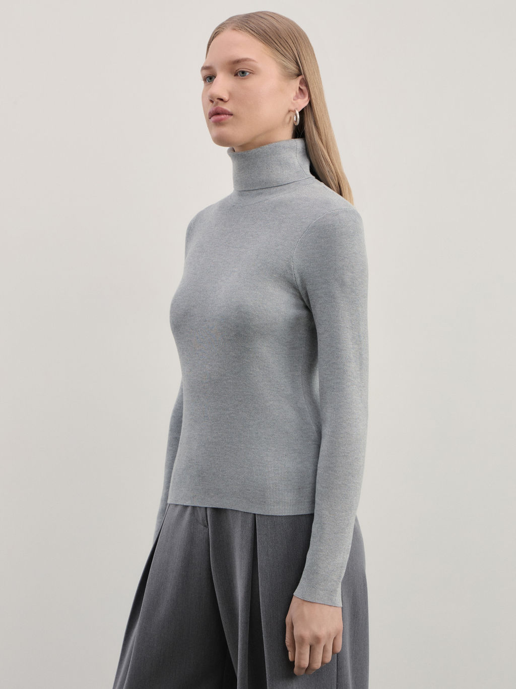 Джемпер с высоким воротником в риб / Zarina  фото 4