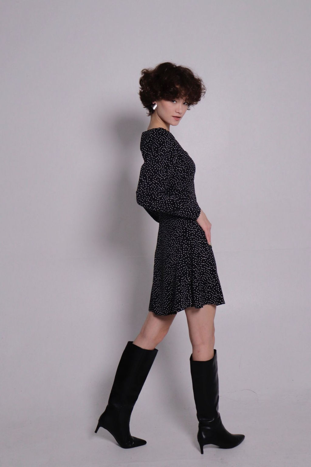 Платье с вырезом каре чёрное в горошек - Martichelli фото 18
