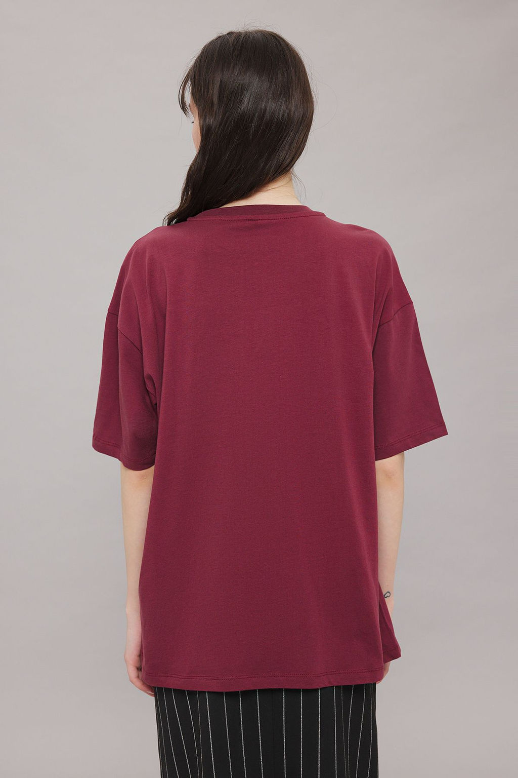 Bordo %100 Kal?n Pamuklu Oversize/Genis Pach Nak?sl? Orme T-Shirt TWOSS25TS00069