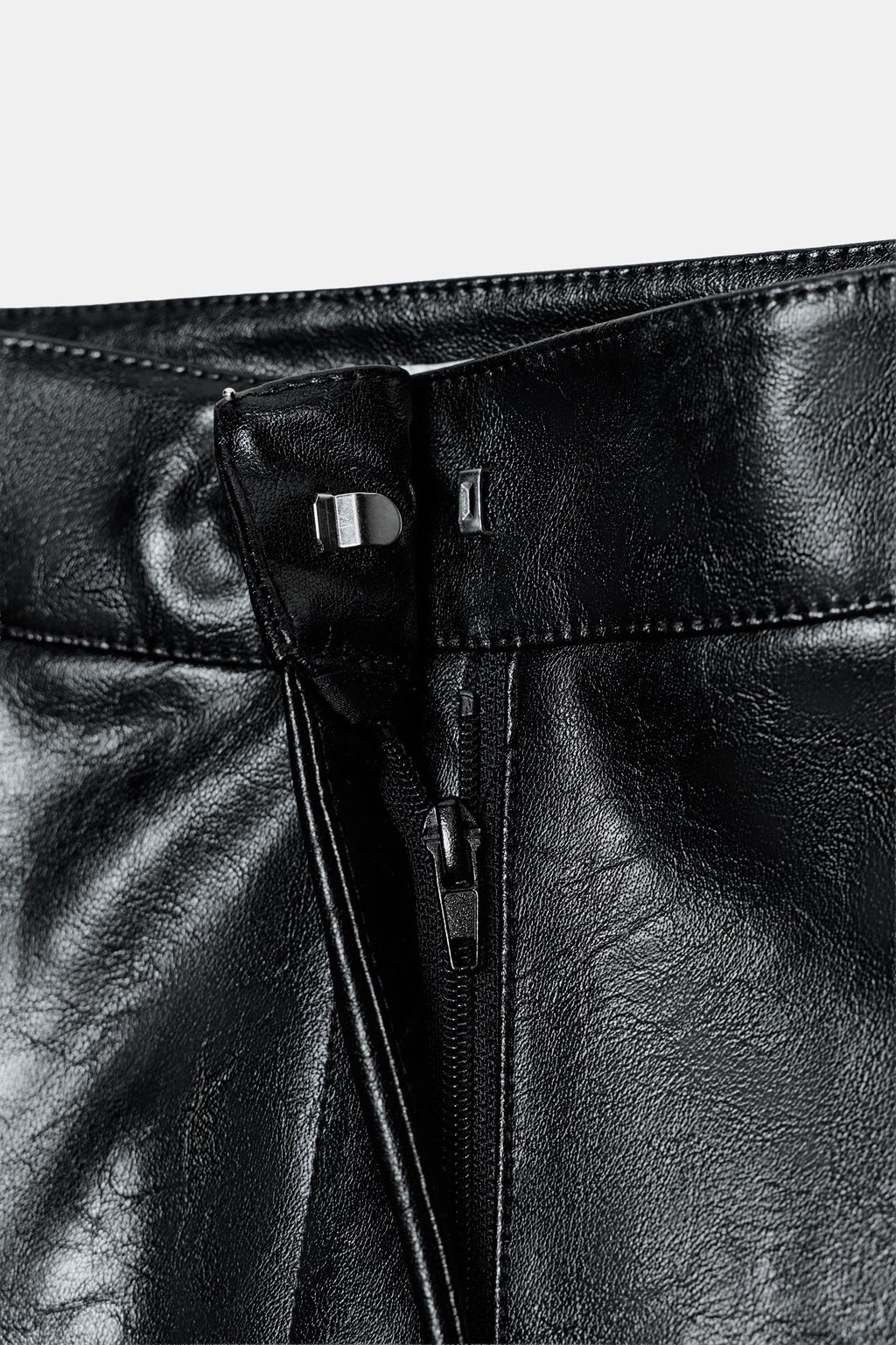 LONG FAUX LEATHER BERMUDA SHORTS