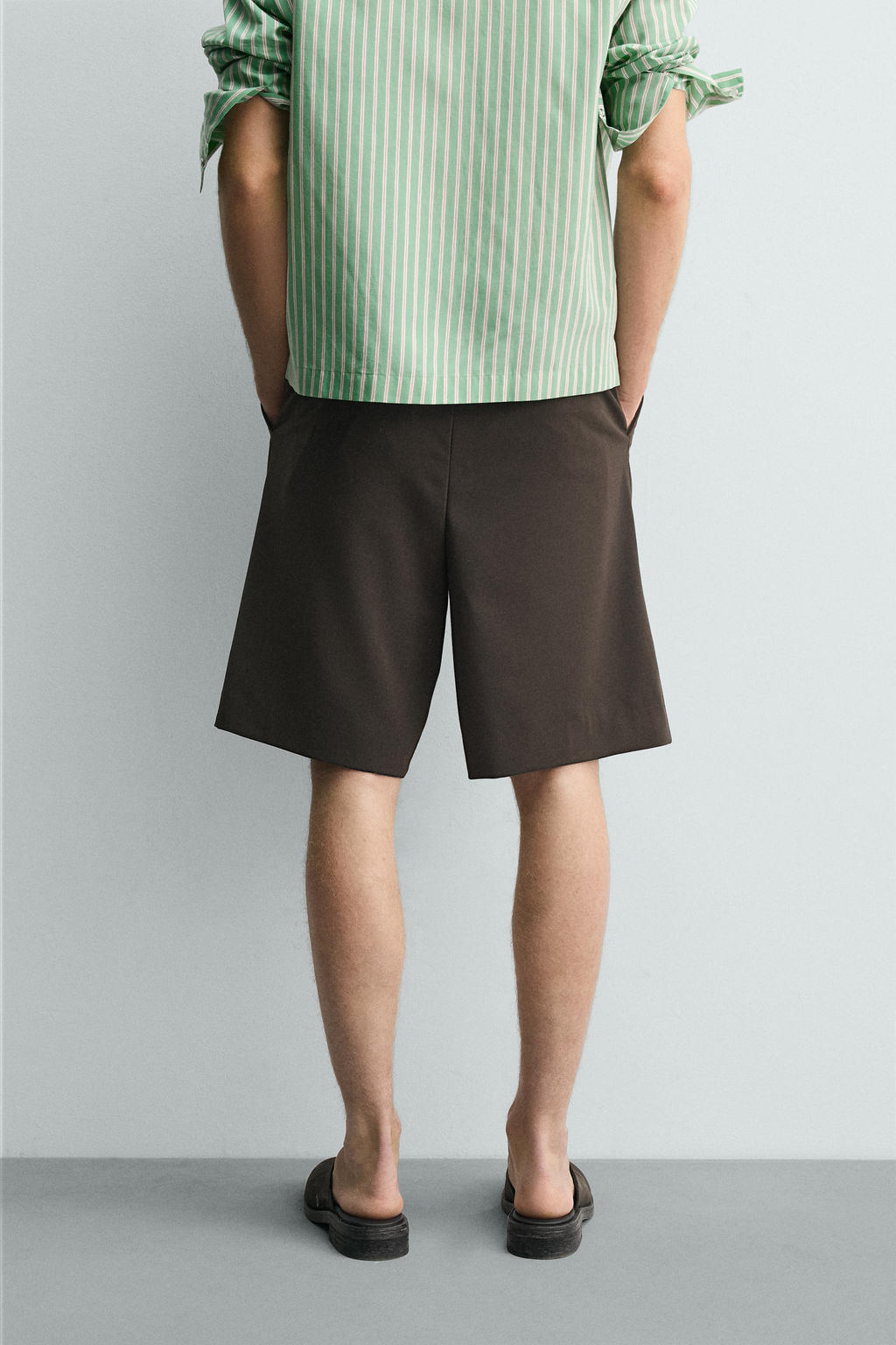 BERMUDA RELAXED FIT PLIEGUES / Chocolate