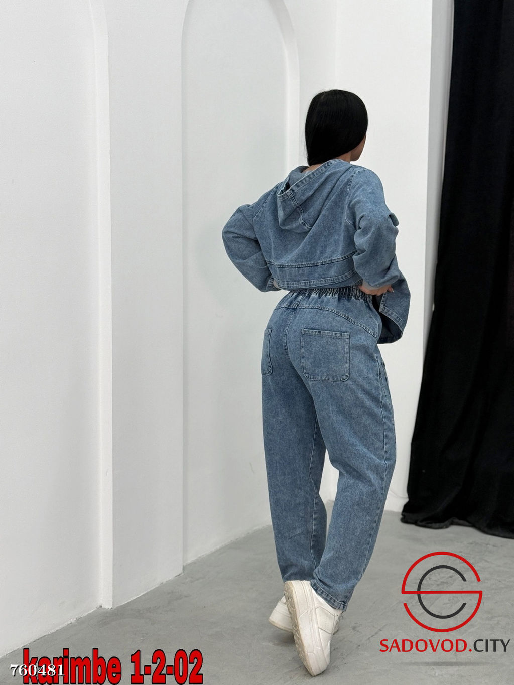 Женский джинсовый брючный костюм