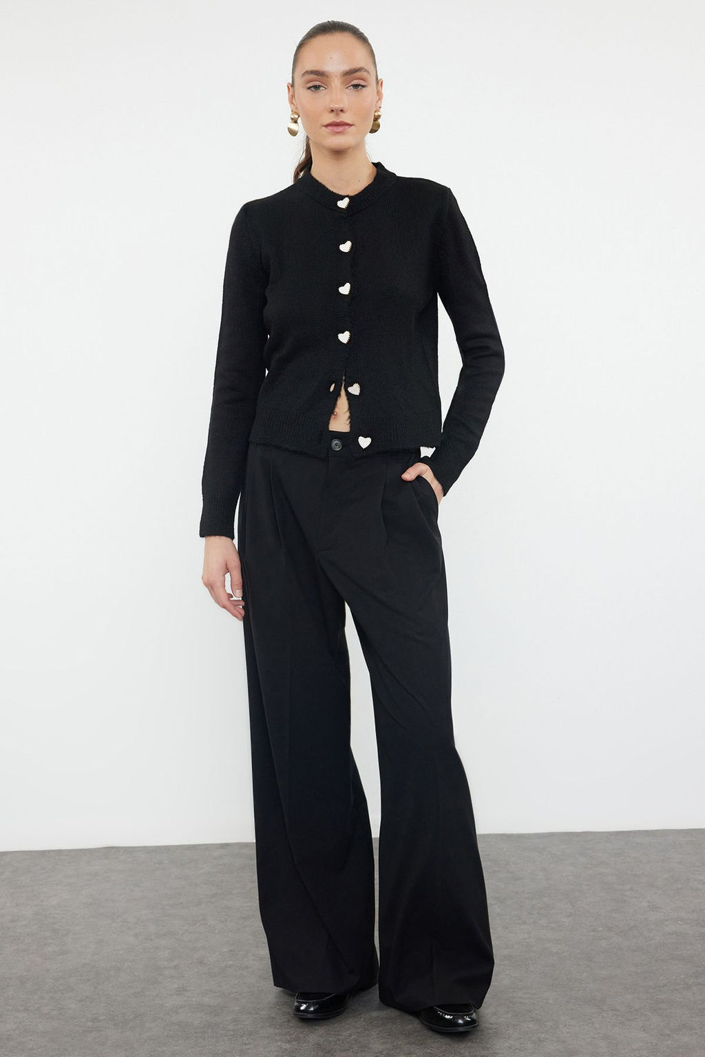 Siyah Yumusak Dokulu Mucevher Dugmeli Ceket Gorunumlu Triko H?rka TWOAW22HI0044