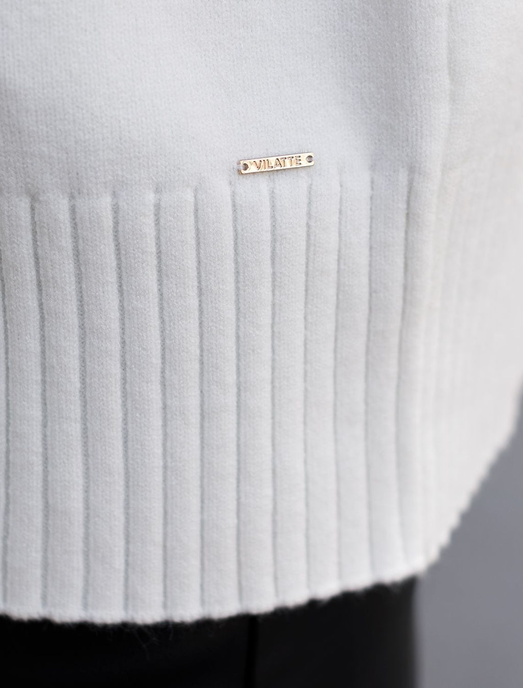 D34.204 Свитер женский натуральный белый