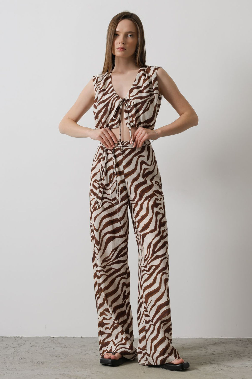 TRENDYOLMILLA Cok Renkli Desenli Wide Leg/Genis Paca Pantolon TWOSS25PL00035 фото 2