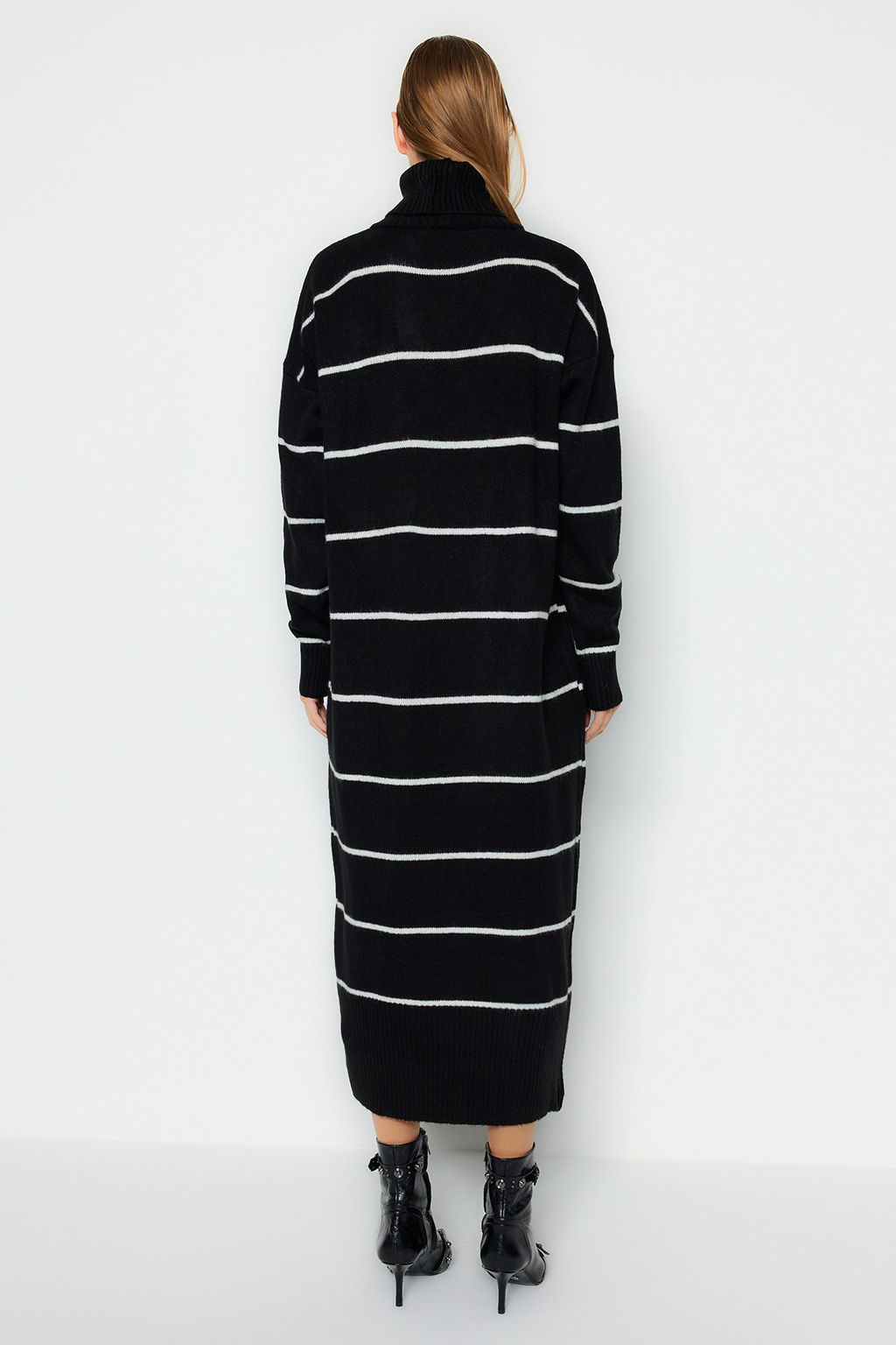 TRENDYOLMILLA Tas Maxi Triko Genis Kal?p Yumusak Dokulu Elbise TWOAW24EL00056  фото 11