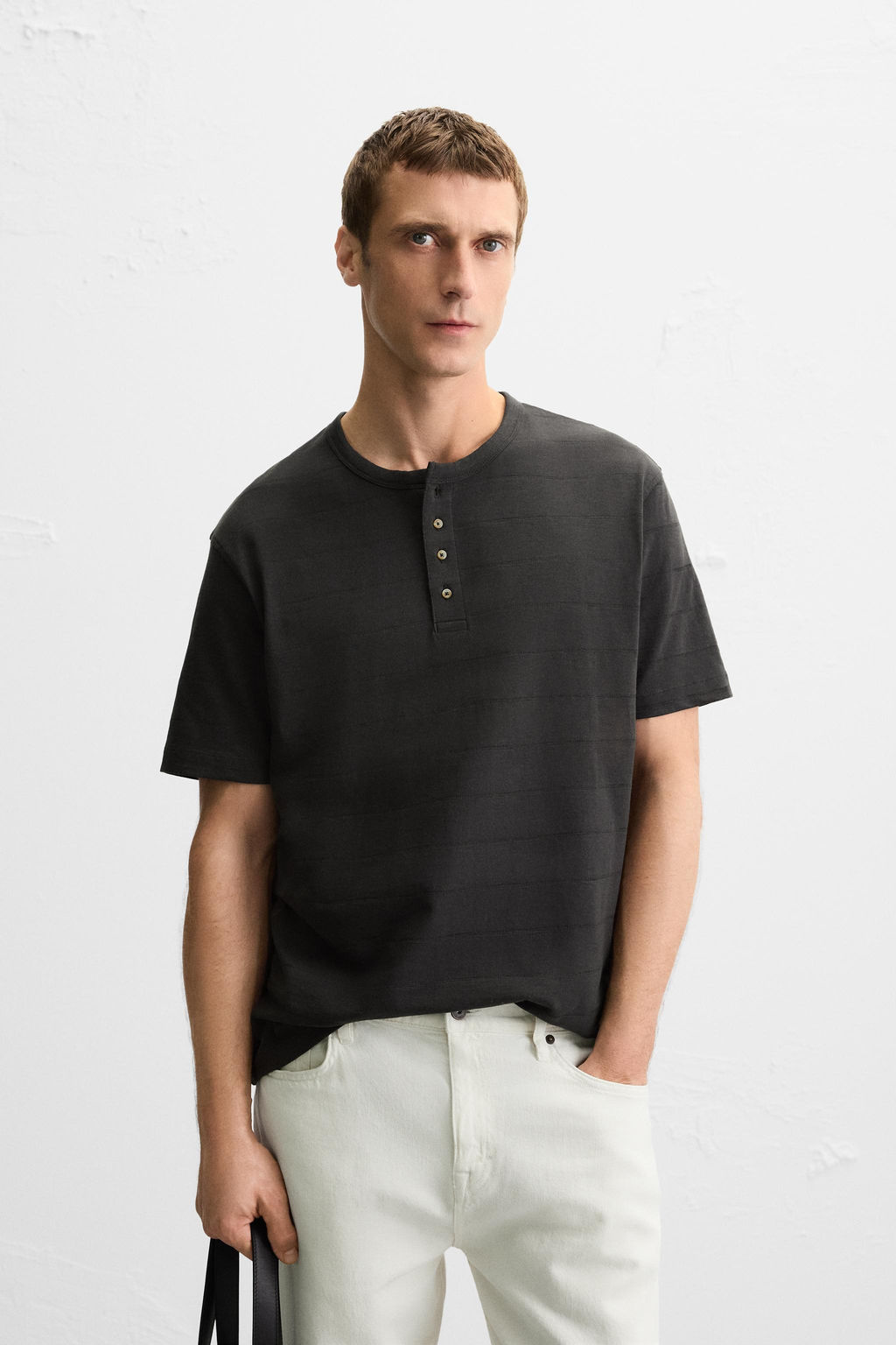 STRIPED BUTTON NECK T-SHIRT - Zara фото 2