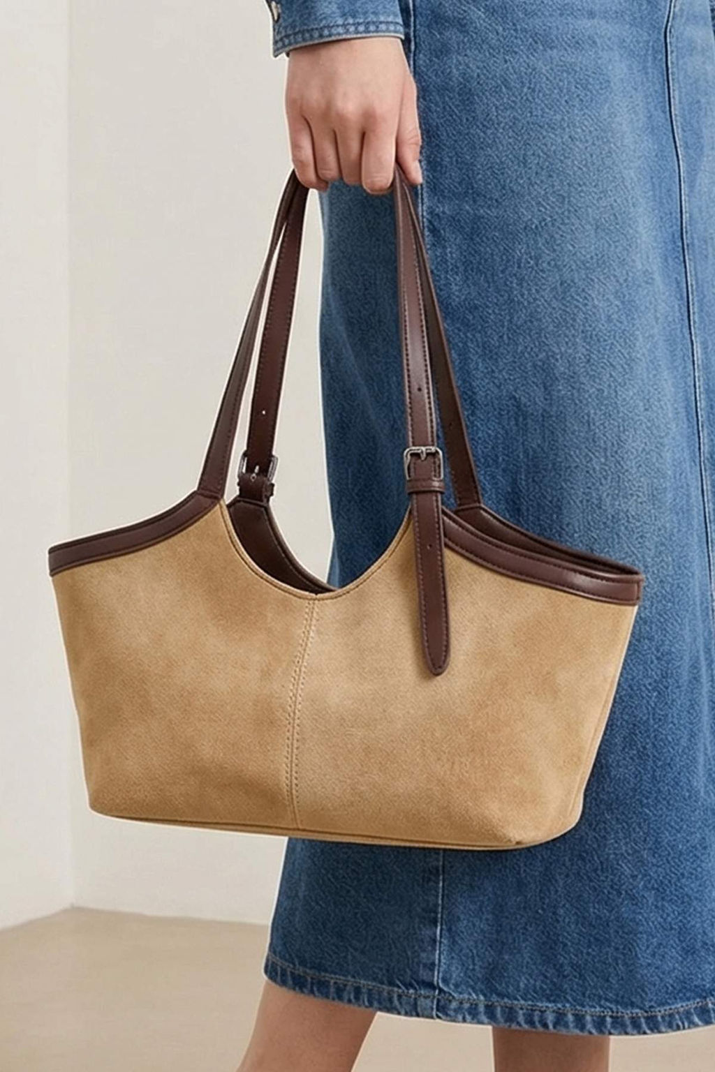 Bej Suet Charm Detayl? Kad?n Orta Boy Omuz Cantas? TAKSS26OC00005