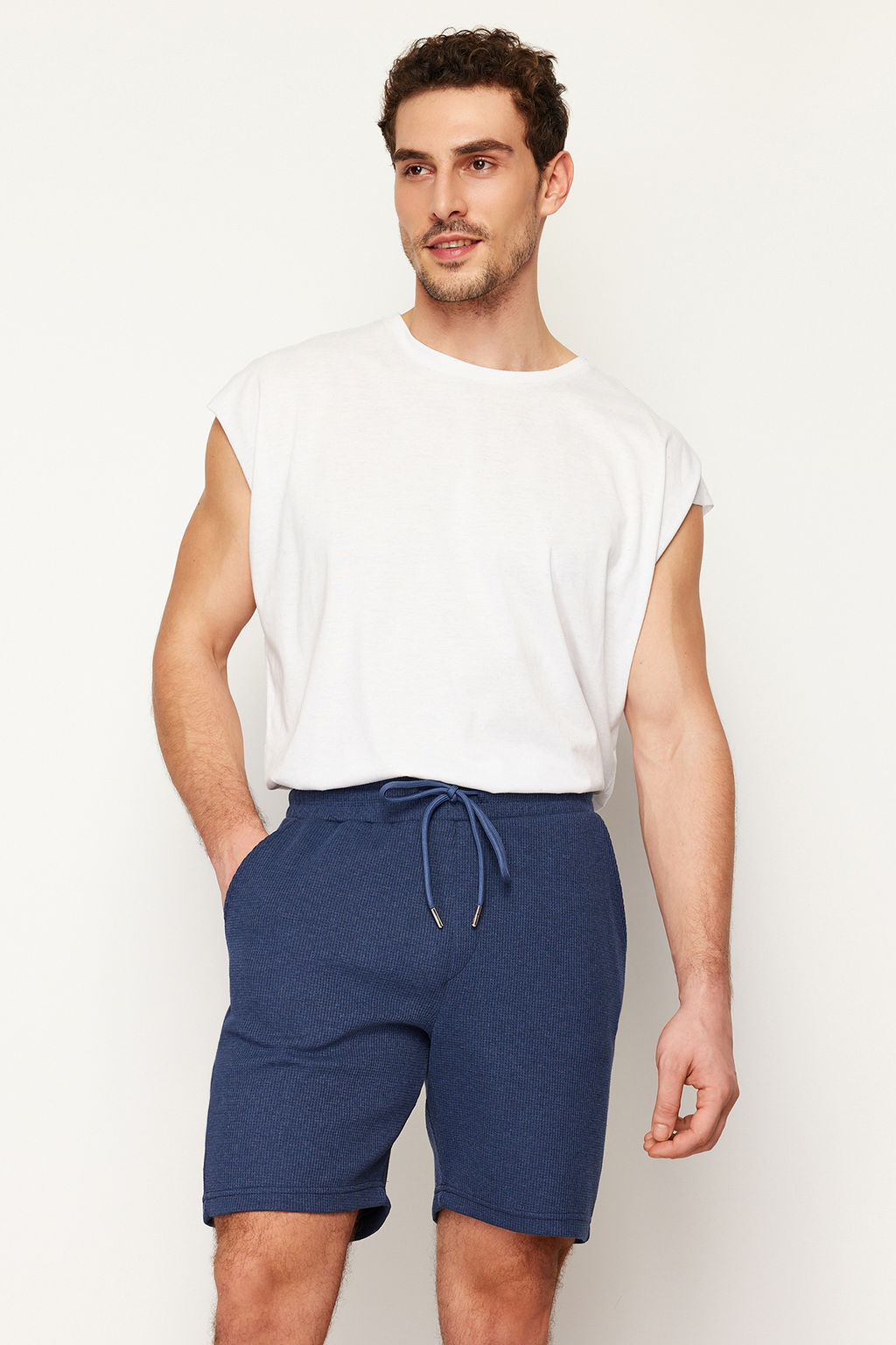 TRENDYOL MAN Indigo Slim/Dar Kesim Dokulu Waffle Lastik Belli Kordonlu Sort TMNSS24SR00029 - Trendyolmilla фото 2