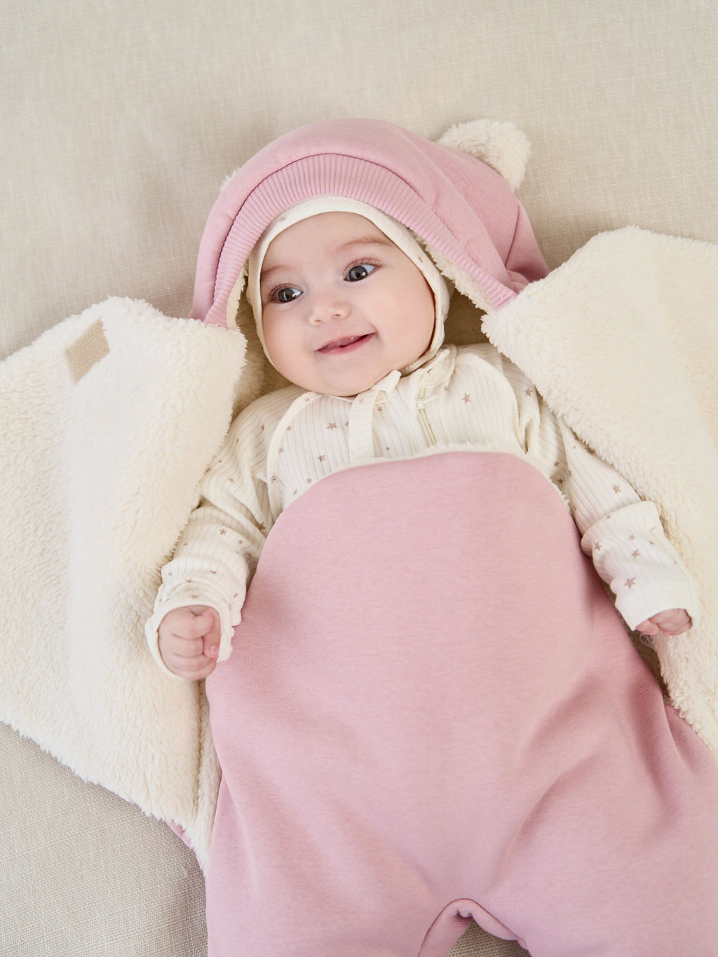 Конверт-звездочка Пудра с прорезями для ремней безопасности 0+ - Bungly фото 5