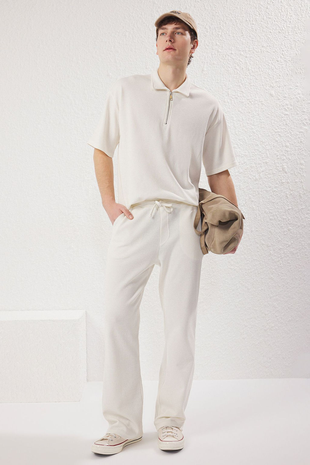 TRENDYOL MAN Ekru Oversize/Genis Kesim Dokulu Fermuarl? Polo Yaka T-shirt TMNSS25PO00006 - Trendyolmilla фото 3