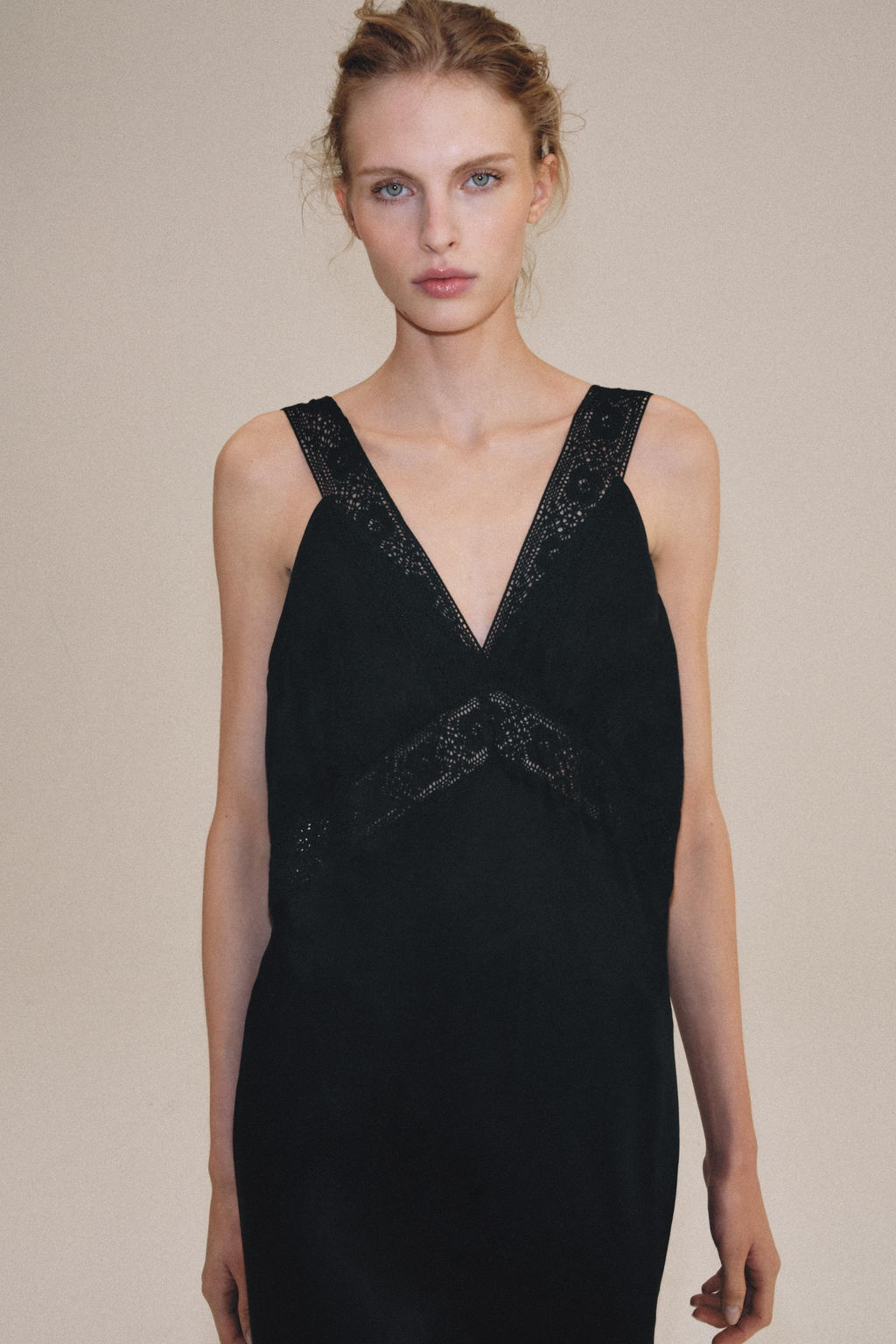 VESTIDO SATINADO ENCAJE ZW COLLECTION / Negro - Zara фото 4