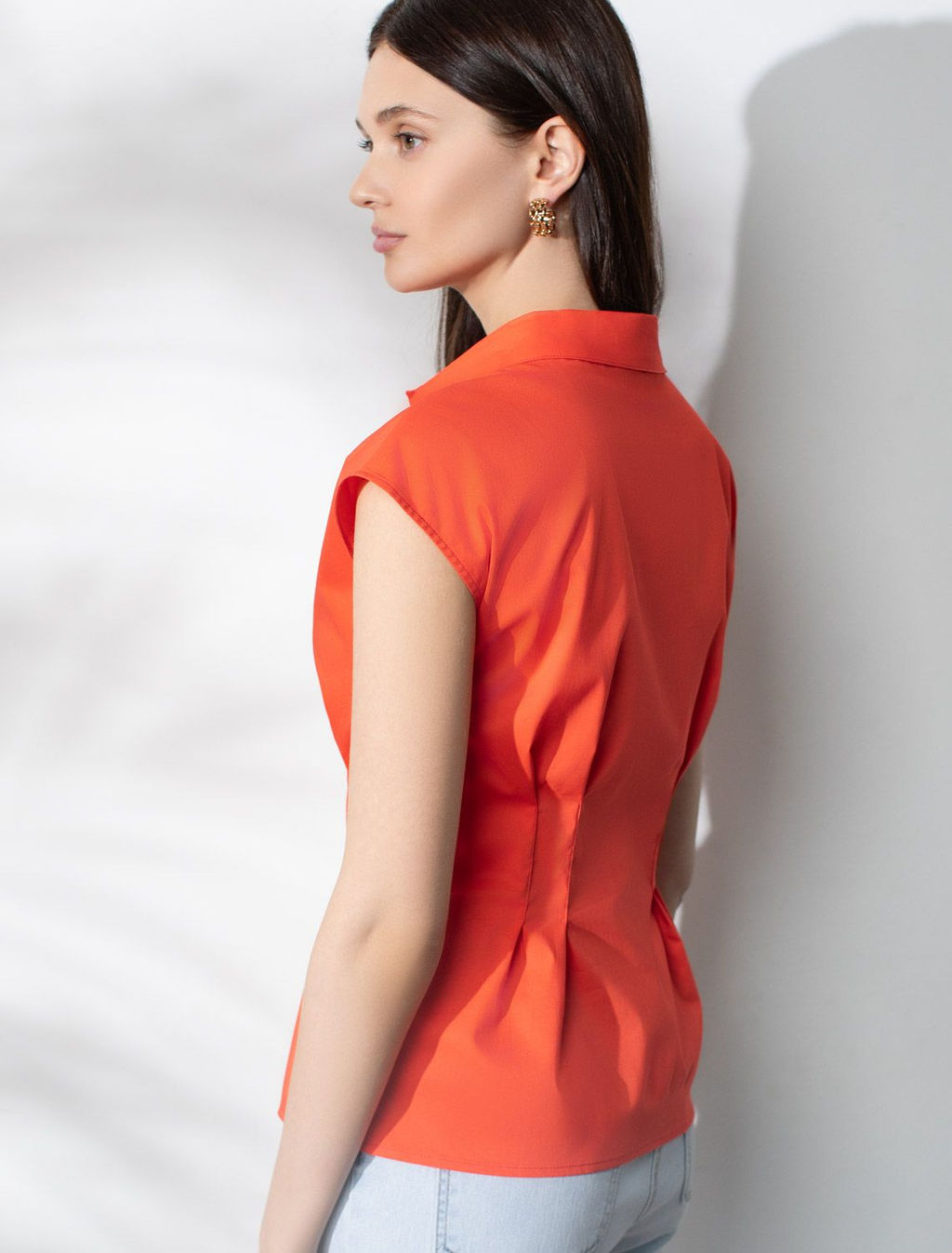 Блузка приталенного кроя с коротким рукавом из легкого хлопкового поплина - Vilatte фото 3