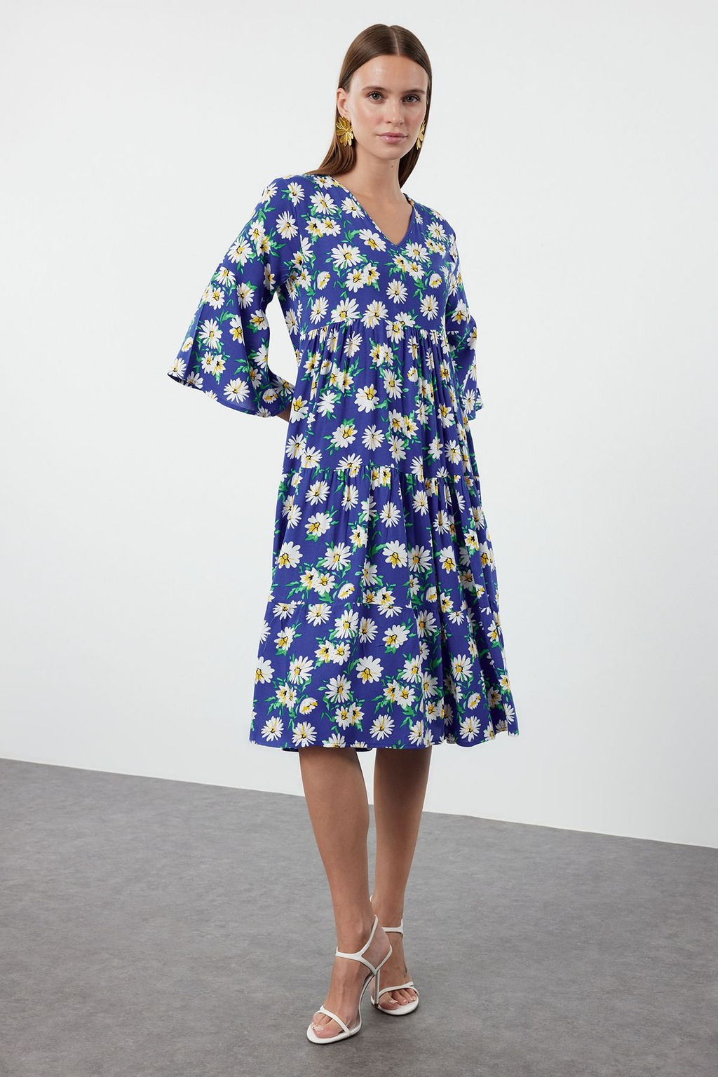 Mavi Cicekli Desenli Genis Kesim V Yaka Dokuma Elbise TWOSS24EL01029