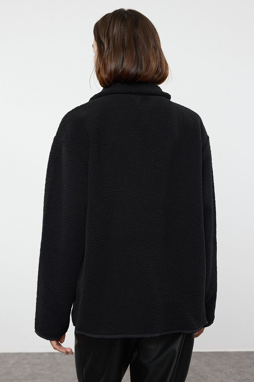 Winter Essentials Siyah Kal?n Polar Fermuarl? Dik Yaka Uzun Kol Cepli Orme Sweatshirt TWOAW24SW00071