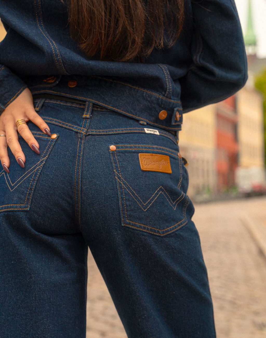 Джинсы женские