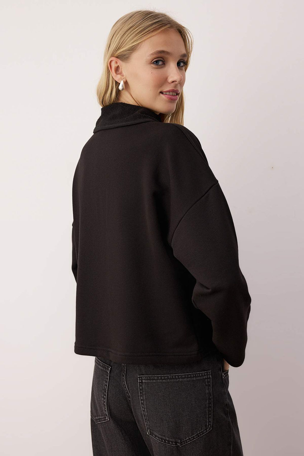 Siyah Kal?n Sardonsuz C?tc?t Detayl? Relaxed/Rahat Kesim Orme Sweatshirt TWOAW26SW00010 - Trendyolmilla фото 4