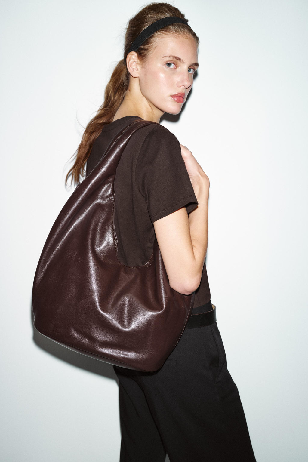 MAXI BUCKET BAG WITH SIDE ZIP - Zara фото 7