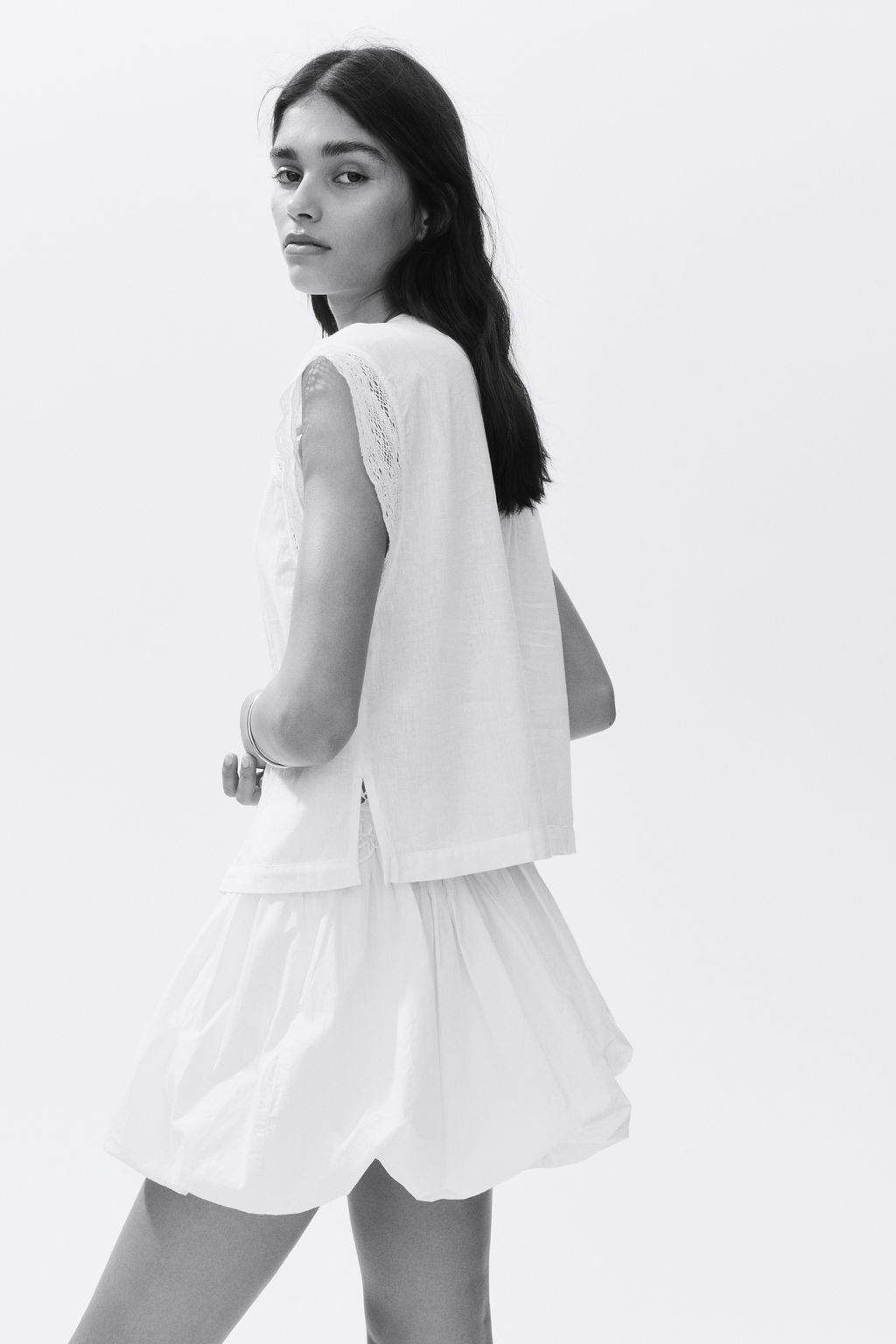 Blusa en mezcla de lino con inserciones de encaje - H&m фото 4
