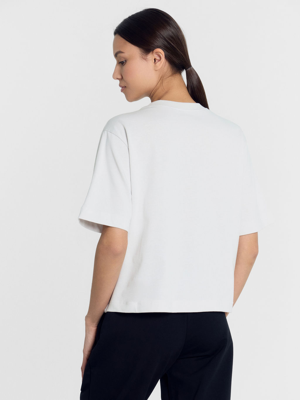 Футболка женская в белом цвете дымка 302862 - Mark formelle фото 5