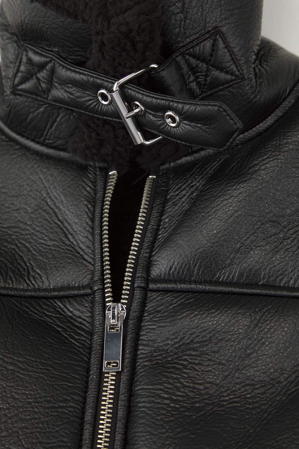 Siyah Regular Kal?p Pelus Detayl? Suni Deri Biker Ceket Mont TWOAW24MO00279