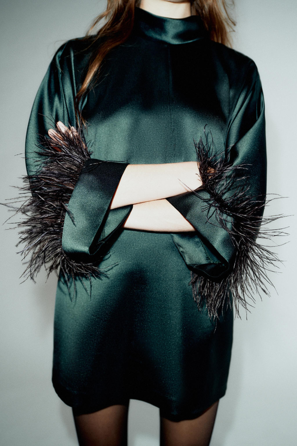 SHORT SATIN FEATHER DRESS - Zara фото 6