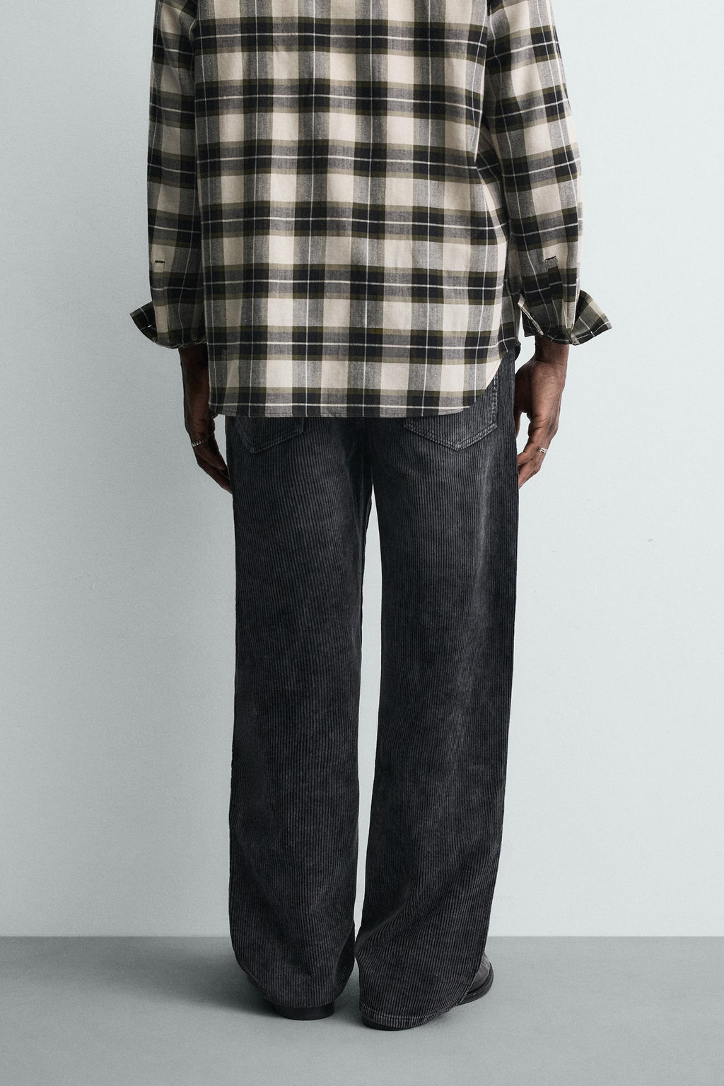 CORDUROY BAGGY TROUSERS WITH TWISTED SEAMS - Zara фото 22
